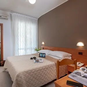 hotel-pierre.riccione-hotels.org/